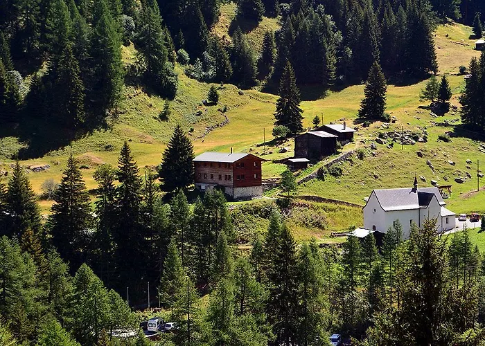 Gasthaus Heiligkreuz מלון